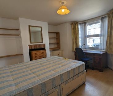 5 bedroom end of terrace house to rent - Photo 3