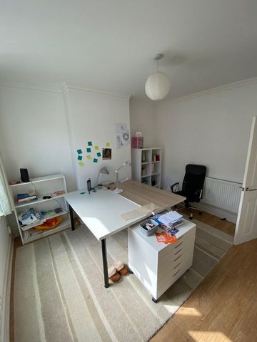 126 Leopold Street - Modern throughout & 2 BathroomsLoughborough - Photo 2