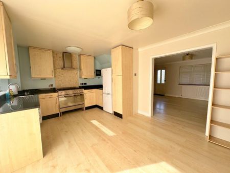 3 bedroom semi-detached house to rent - Photo 2