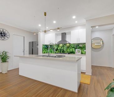 Stunning 4 Bedroom Family Home in South Morang - Photo 6