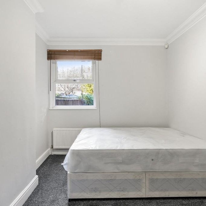 1 bedroom in a house share to rent - Photo 1