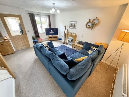 3 bedroom semi-detached house to rent - Photo 3