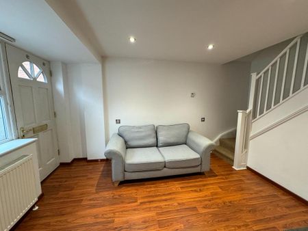 1 bedroom semi-detached house to rent - Photo 2