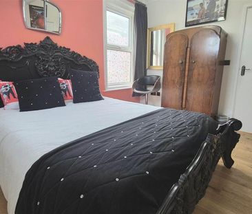 4 bedroom apartment to rent - Photo 4