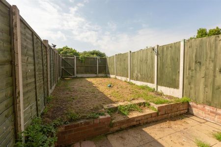 2 bedroom terraced house to rent - Photo 5