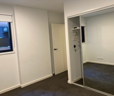 Stylish 1-Bedroom Gem in Brunswick I Walk to Anstey Station & Sydne... - Photo 2