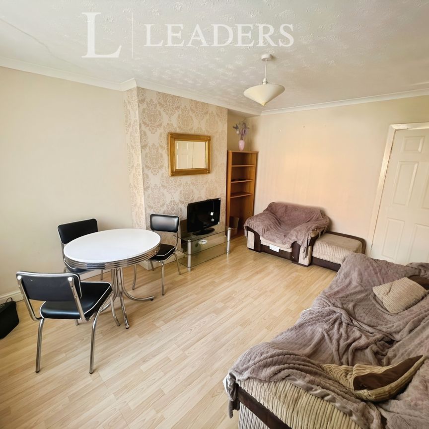 2 bedroom house to rent Wishford Avenue, Nottingham, NG7 - Photo 1