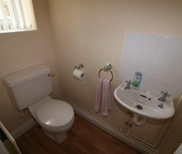 3 bedroom semi-detached house to rent - Photo 3