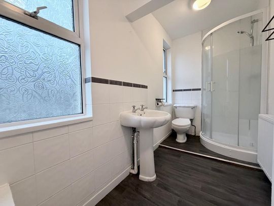 3 bedroom end of terrace house to rent - Photo 1