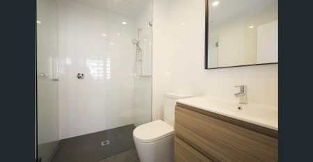 Brand New Larger 2 bedroom with sunny balcony - Photo 5