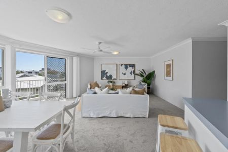 North-east facing beachside apartment with double parking - Photo 2