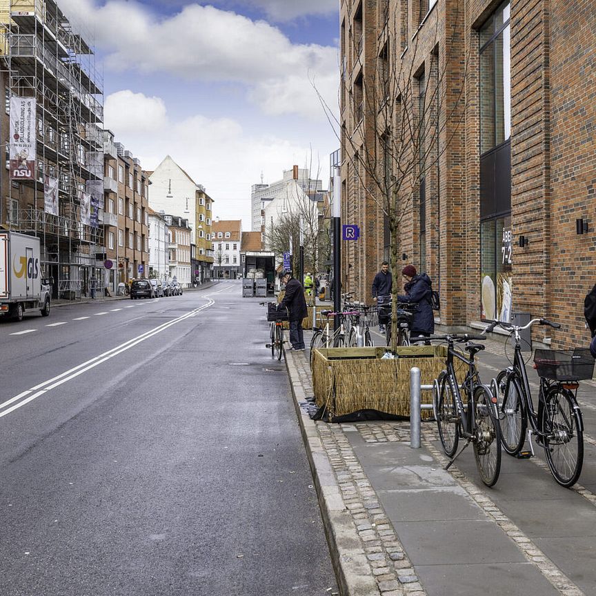 3-værelses lejlighed med sydvendt altan i centrum - Photo 1