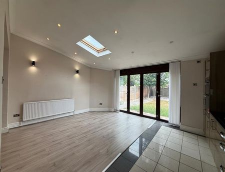 3 Bedroom Semi Detached To Let - Photo 4