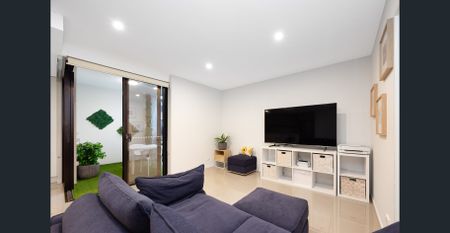 Stunning 1 Bedroom Apartment! - Photo 2