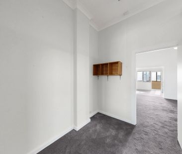 Fresh Paint, New Carpet, Perfect Setting - Photo 5