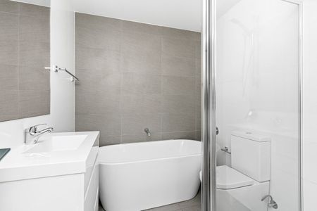 Huge apartment offering the best in finishes and natural light - Photo 5