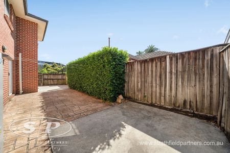 Spacious in a Prime Position - Photo 5