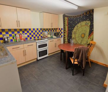 6 bedroom House in Ashville Terrace, Leeds - Photo 5