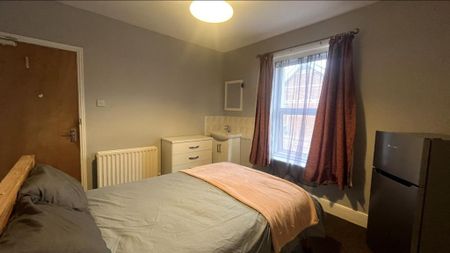 1 bedroom house of multiple occupation to rent - Photo 2