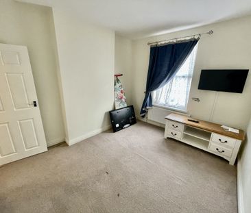 INCLUSIVE GAS AND WATER BILLS AVAILABLE NOW**** ONE DOUBLE BEDROOM*... - Photo 4