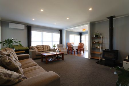 Beautiful Family Home with Office & Great Outdoor Living - Photo 4