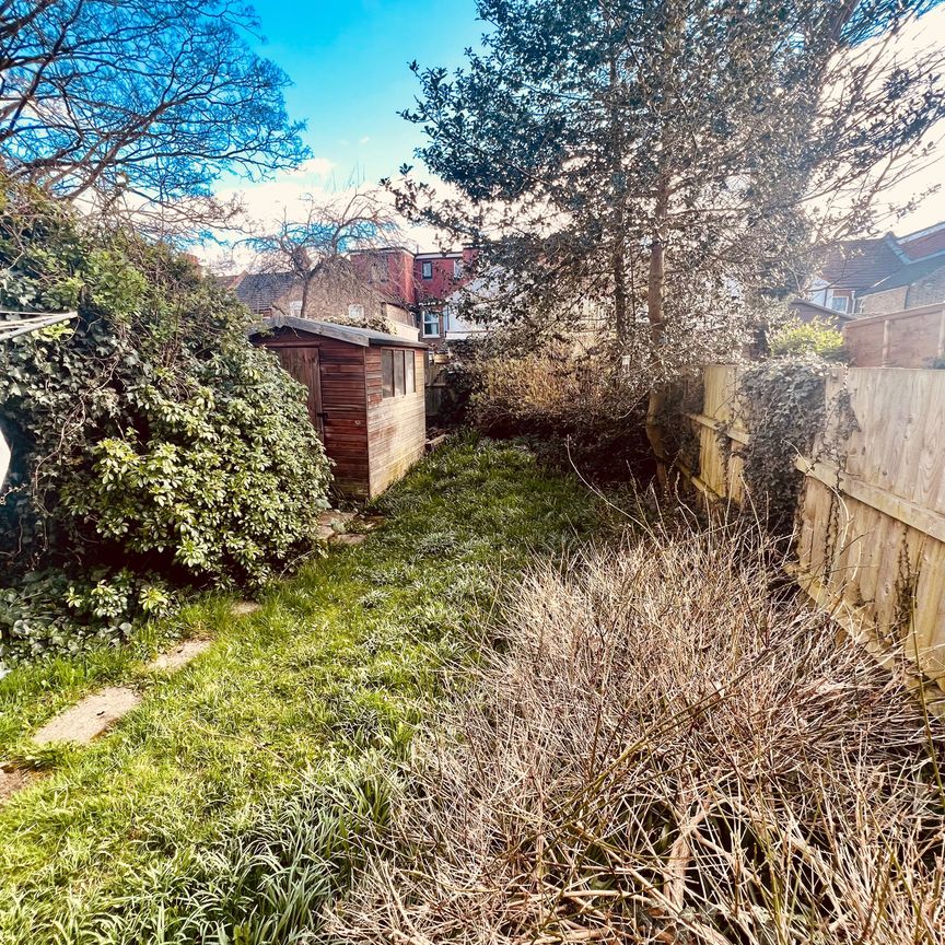 Whippendell Road - Photo 1