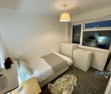 1 bedroom in a house share to rent - Photo 4