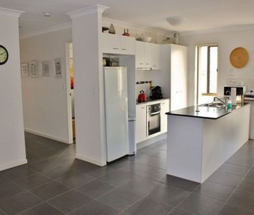 Modern 4 Bedroom Family Home Close to Coomera Rivers School - Photo 5