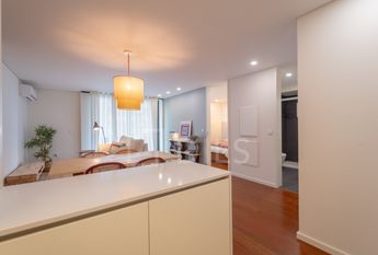 Apartamento T1 com varanda - Novo - Casa da Musica - Rotunda Boavista