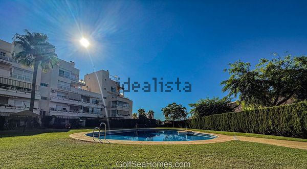 Alquiler de piso en Calle Bahía, 15 - Photo 1