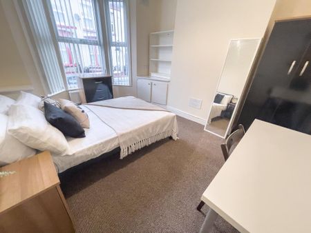 4 bedroom terraced house to rent - Photo 5