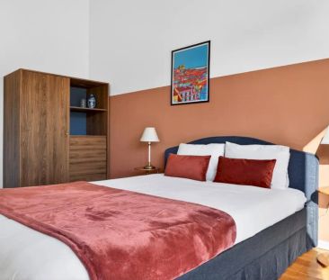 Room in a shared 10-bedroom apartment for rent in Lisbon - Photo 1