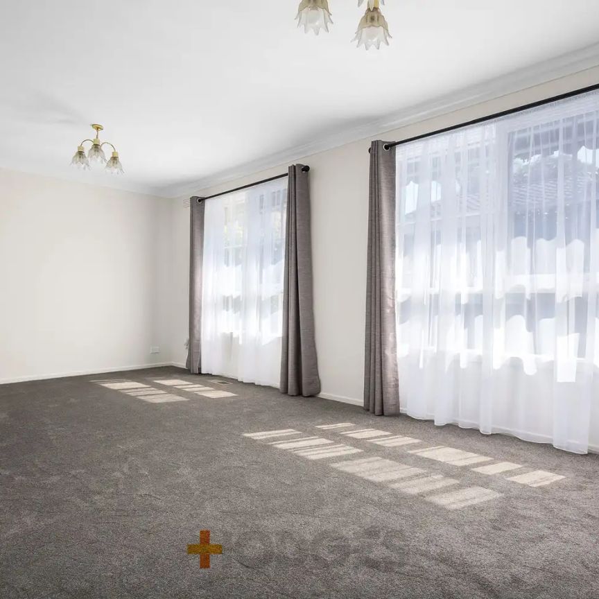 “BRIGHT & SUNNY | LOW MAINTENANCE | IDEAL LOCATION” - Photo 1