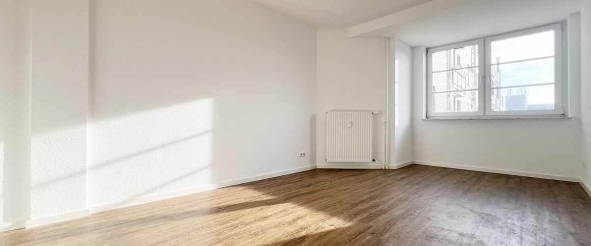 Sanierte 3-Raum-Wohnung mit Balkon, Duschbad und Gäste-WC im beliebten Stadtfeld-Ost zu vermieten! - Foto 1