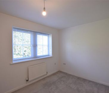 3 bedroom end of terrace house to rent - Photo 4