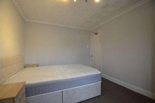 Hannibal Road, Staines-upon-thames, TW19 - Photo 1