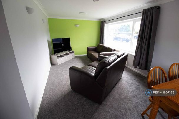 5 bedroom semi-detached house to rent - Photo 1