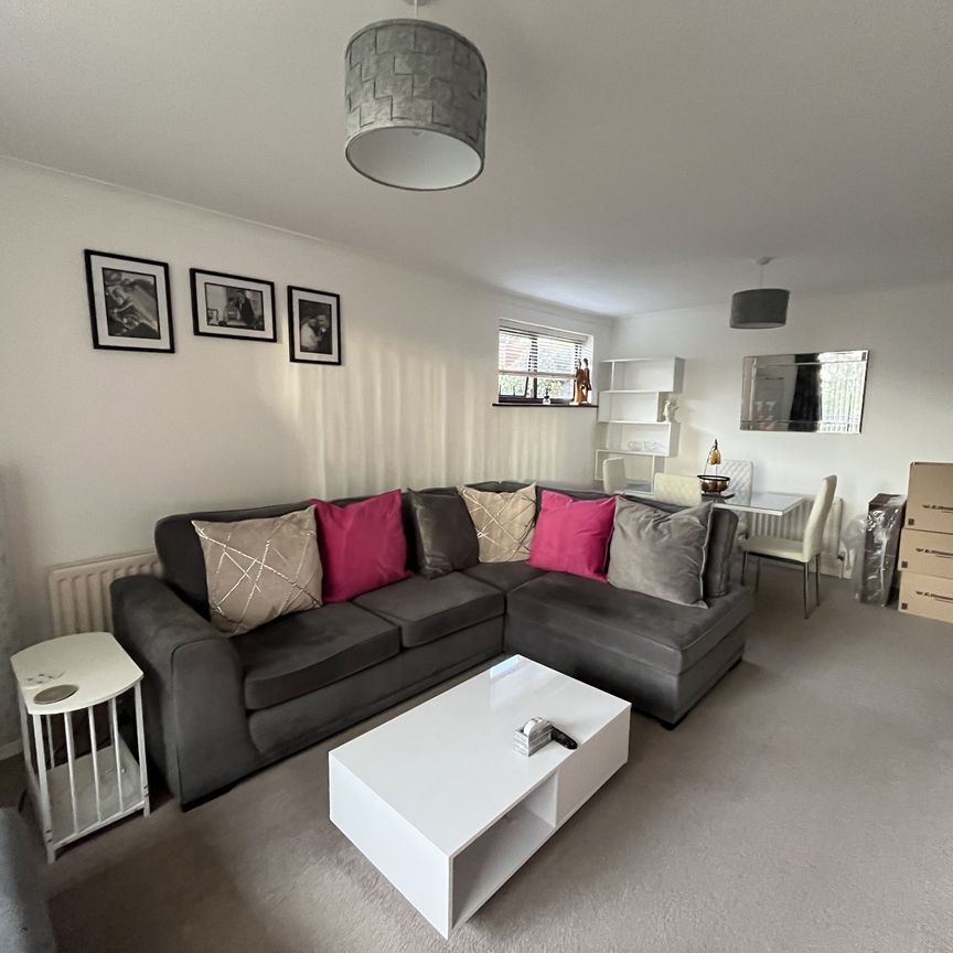 2 bed apartment to rent in Belle Vue Road, Poole, BH14 - Photo 1