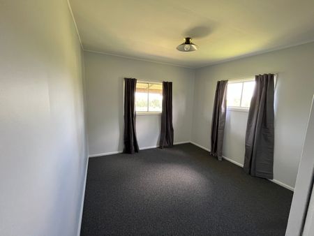 Rural rental on the edge of town - Photo 2