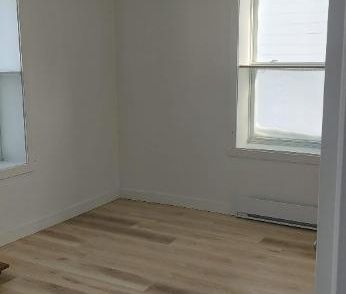 3 et demi Farnham. rénové, moderne, droit au chat, proche de tout ! - Photo 1