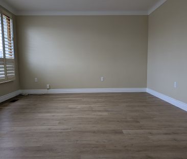 For Lease - 242 Millen Road, Hamilton, Ontario - Photo 4