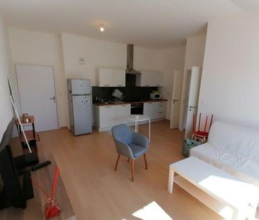 SAINT ERBLON, PLEIN CENTRE - Appartement T2 de 42 m² environ, au 3è... - Photo 5