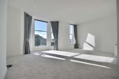 Solent Apartments, South Parade, Southsea, PO5 - Photo 4