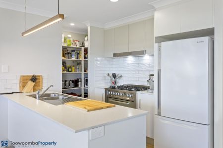 Family living at its finest! Inviting, low maintenance home nestled in quiet pocket of Cotswold Hills! - Photo 5