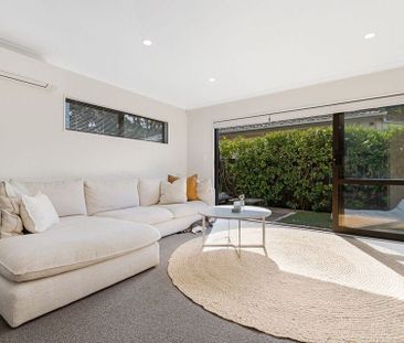 Modern & Sun-Drenched 3-Bedroom Home - Photo 6