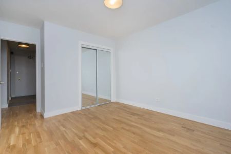 111 Lawton Boulevard — 2 Bedroom - unit PH04 - Photo 4