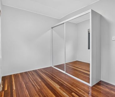 Freshly Updated Unit in Prime Wynnum Location - Photo 2