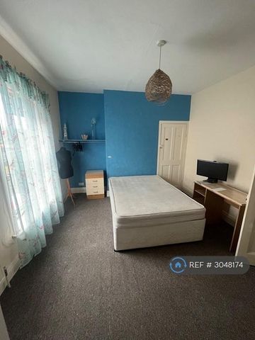 3 bedroom terraced house to rent - Photo 4