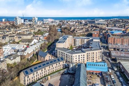 2 bedroom terraced property to rent - Photo 5