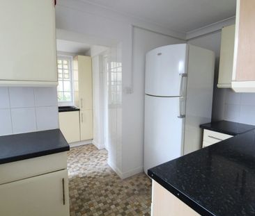 Terraced House to rent on - Photo 3